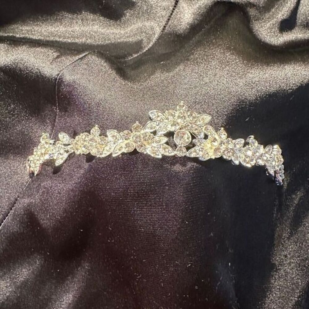 Stunning. silver and rhinestone tiara